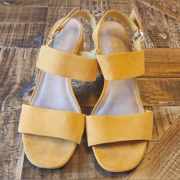 Old Navy Block Heel Sandals in Mustard Suede Size 10 - Picture 2 of 15